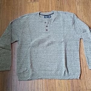 Long sleeve men sweatshirt.